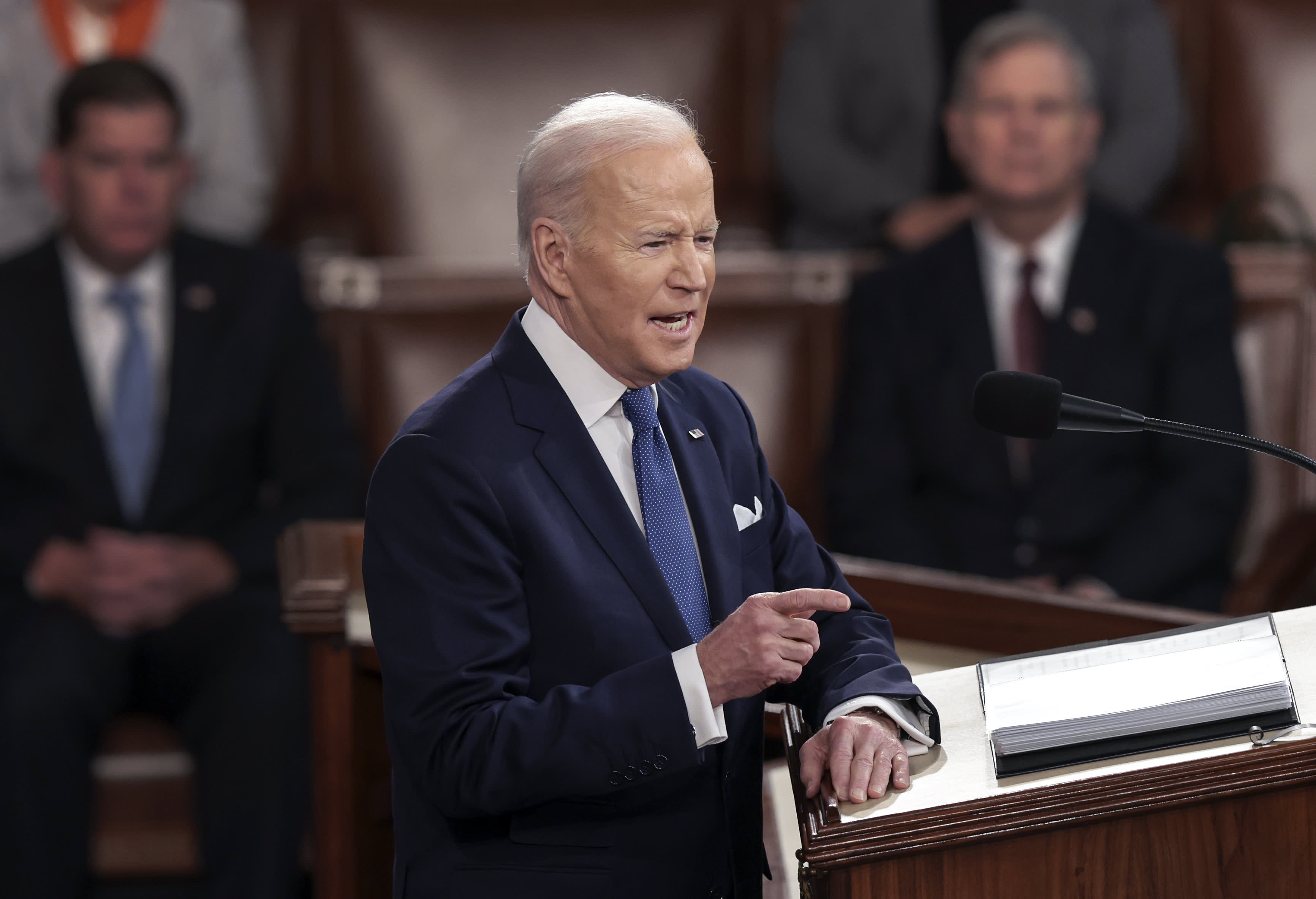 Biden says U.S. will deploy new Covid vaccines within 100 days if another variant emerges