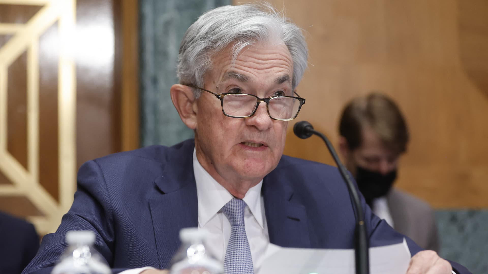 Powell says the Fed will not hesitate to keep raising rates until inflation come..