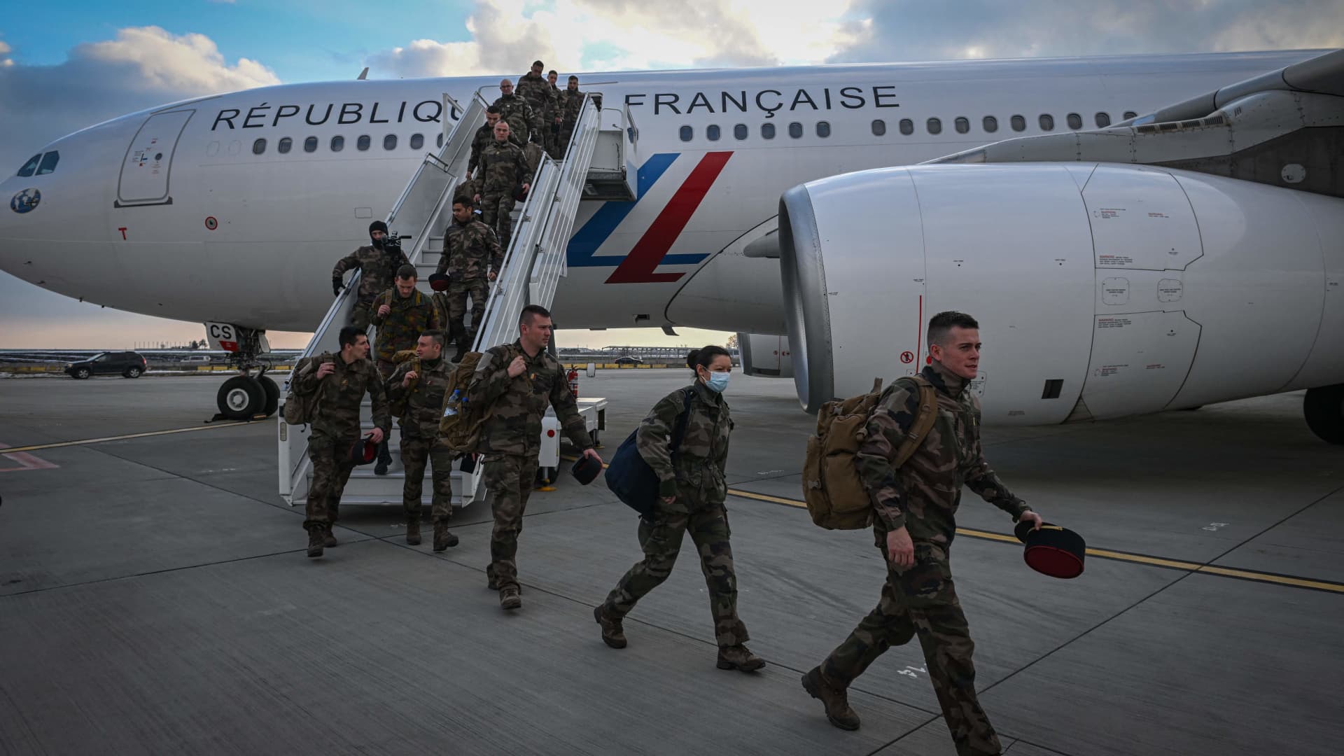 French army personnel step out the plane as they arrive at Mihail Kogalniceanu Air Base on March 3, 2022.