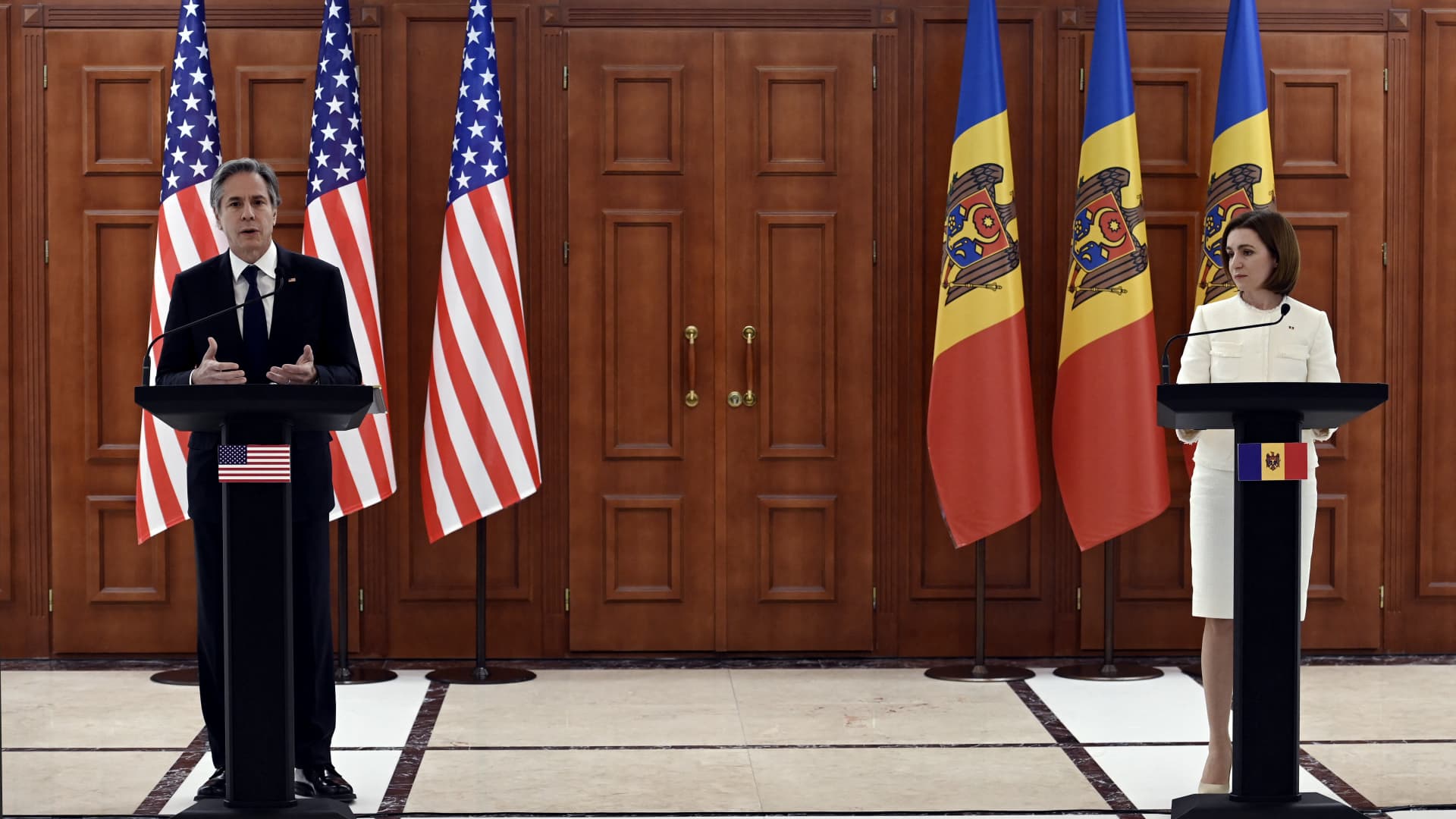 US Secretary of State Antony Blinkenand Moldovan President Maia Sandu speak during a press conference at The Presidential Palace in Chisinau, on March 6, 2022.