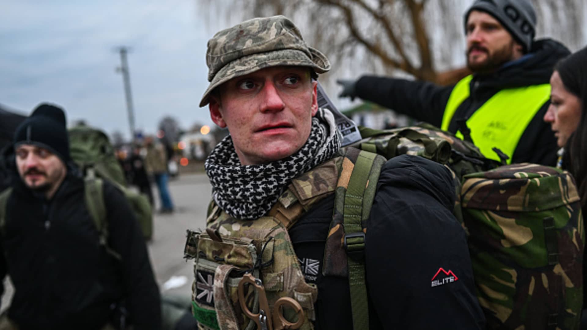 Mikeand Alex from the United Kingdom who served in Afghanistan as paramedics arrive at the Polish Ukrainian border crossing looking for transport to Lviv to join the fight against the Russian invasion on March 06, 2022 in Medyka, Poland.