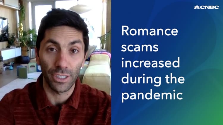Beware of online dating! Romance scams hits all-time high as fraudsters  swindle millions in the name of 'virtual' love - The Economic Times