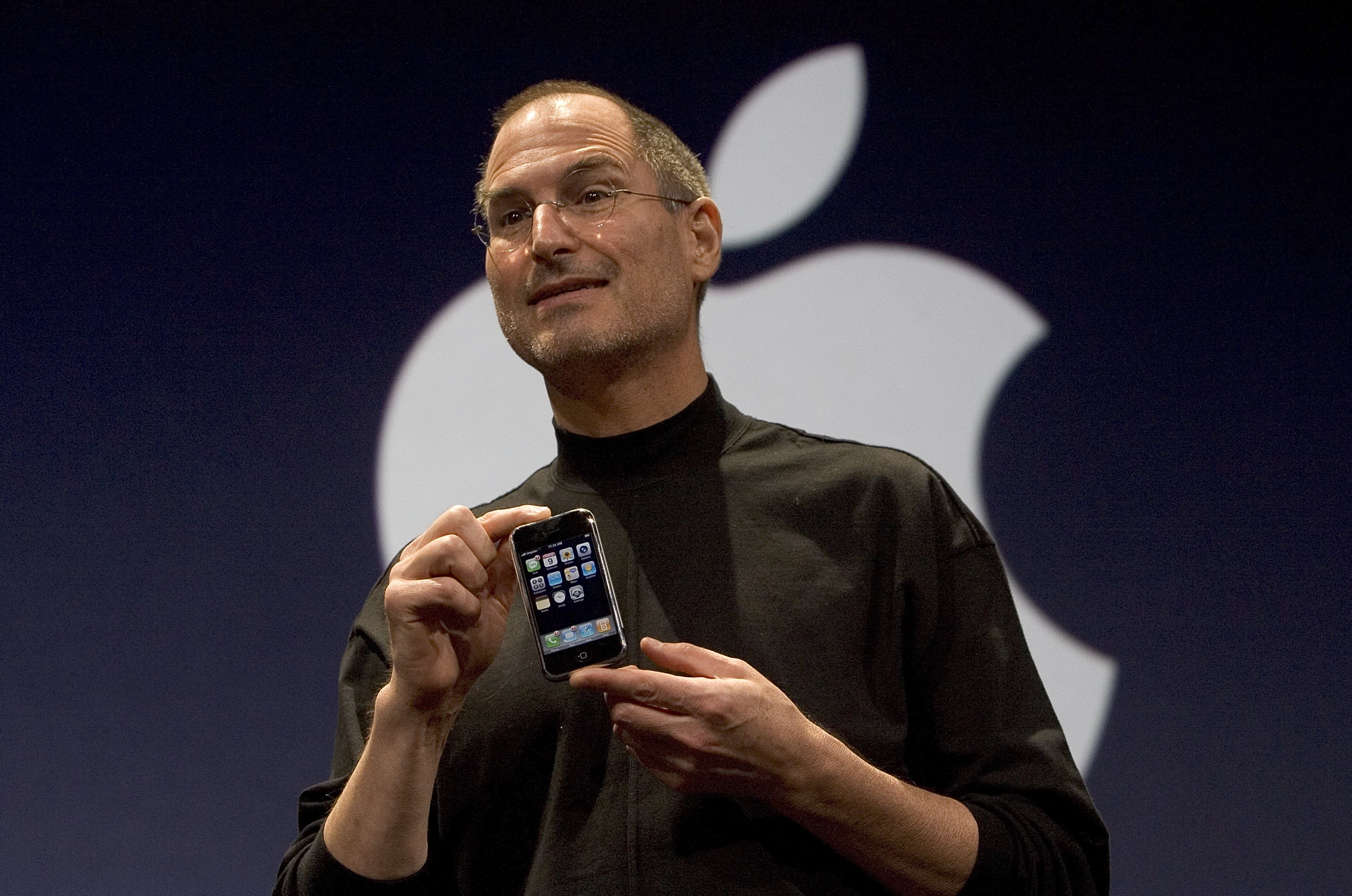 „Apple“ 429 USD kainuojantis „iPhone SE“ yra vienas pigiausių „Apple“ telefonų