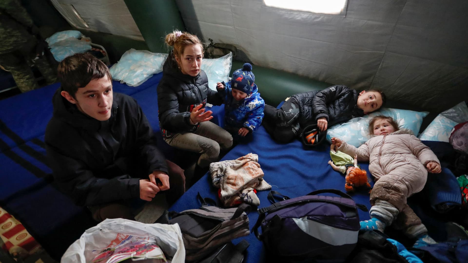 Evacuees from Mariupol area get settled at a refugee camp in the settlement of Bezymennoye during Ukraine-Russia conflict in the Donetsk region, Ukraine March 8, 2022.