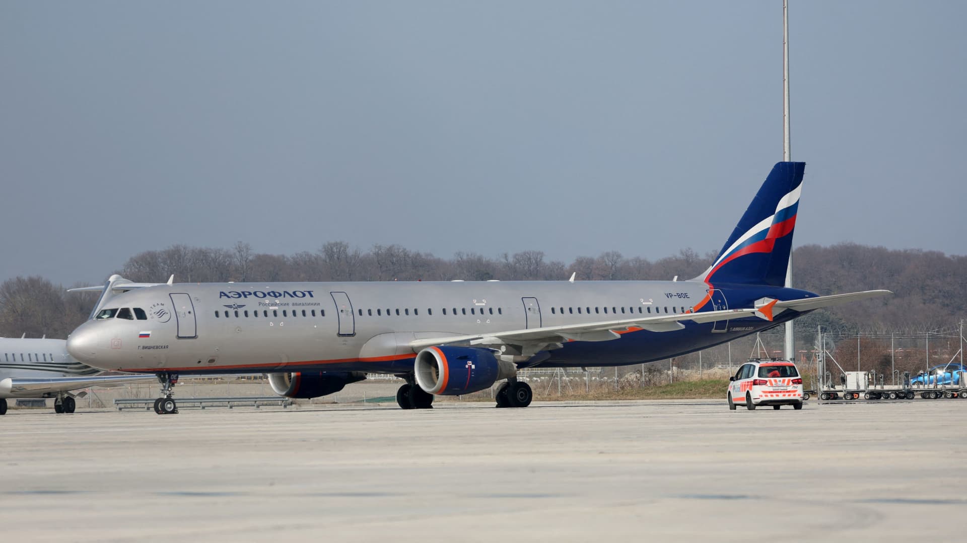 Aircraft leasing giant casts doubt on renting to Russian airlines again after Putin seizes planes