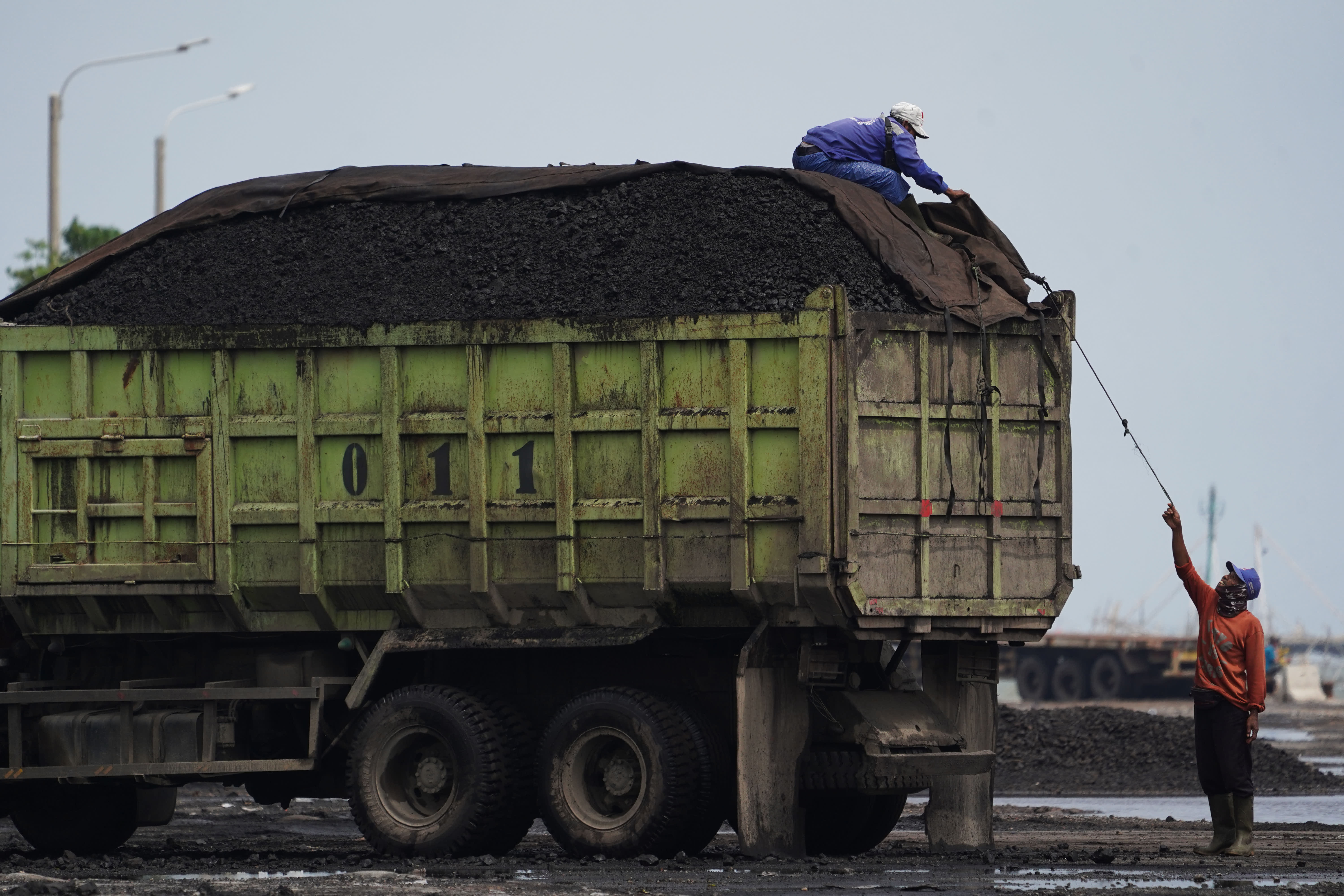 CLSA mengatakan China dapat kembali ke Indonesia untuk batu bara karena larangan ekspor Rusia