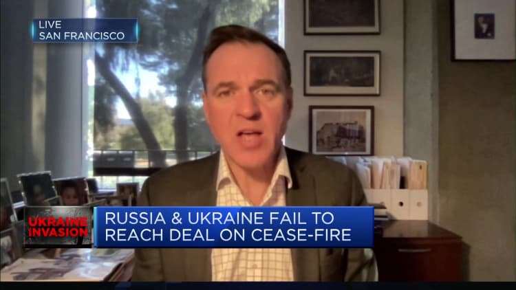 Niall Ferguson says the Ukrainian resistance cannot 'last that much longer' against Russia's attacks