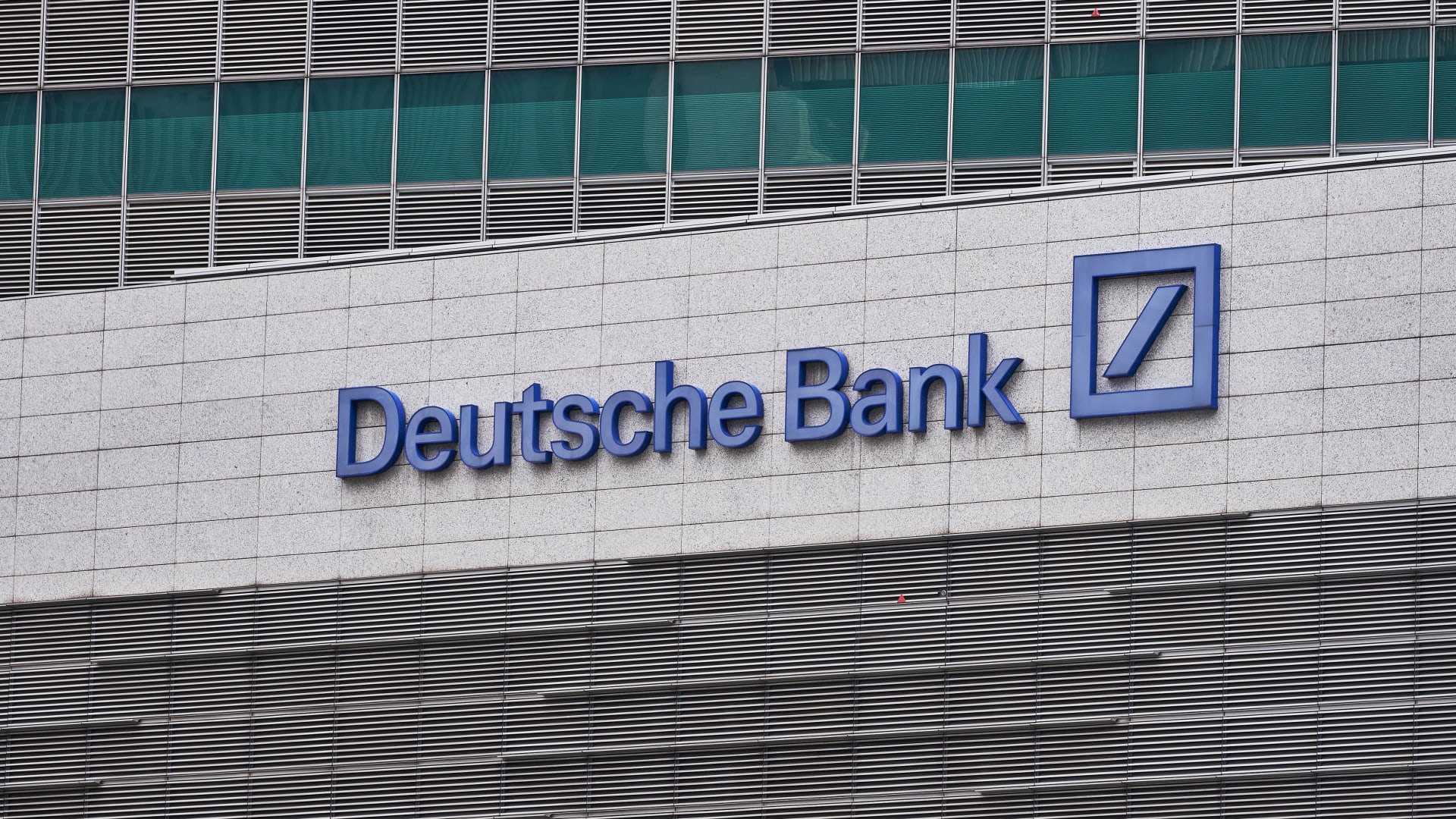 European stocks slide 1.2% after undisclosed investor sells stakes in German banks; Deutsche Bank tanks 9.5%