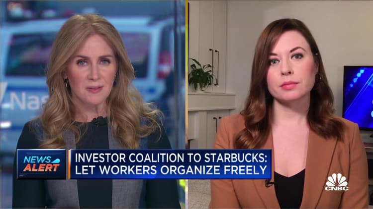 Investor coalition calls on Starbucks to let workers organize freely