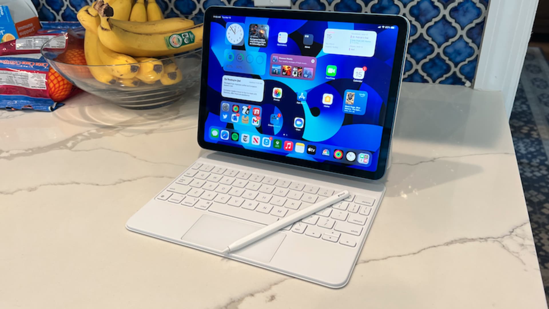 iPad Air 2022 with Magic Keyboard