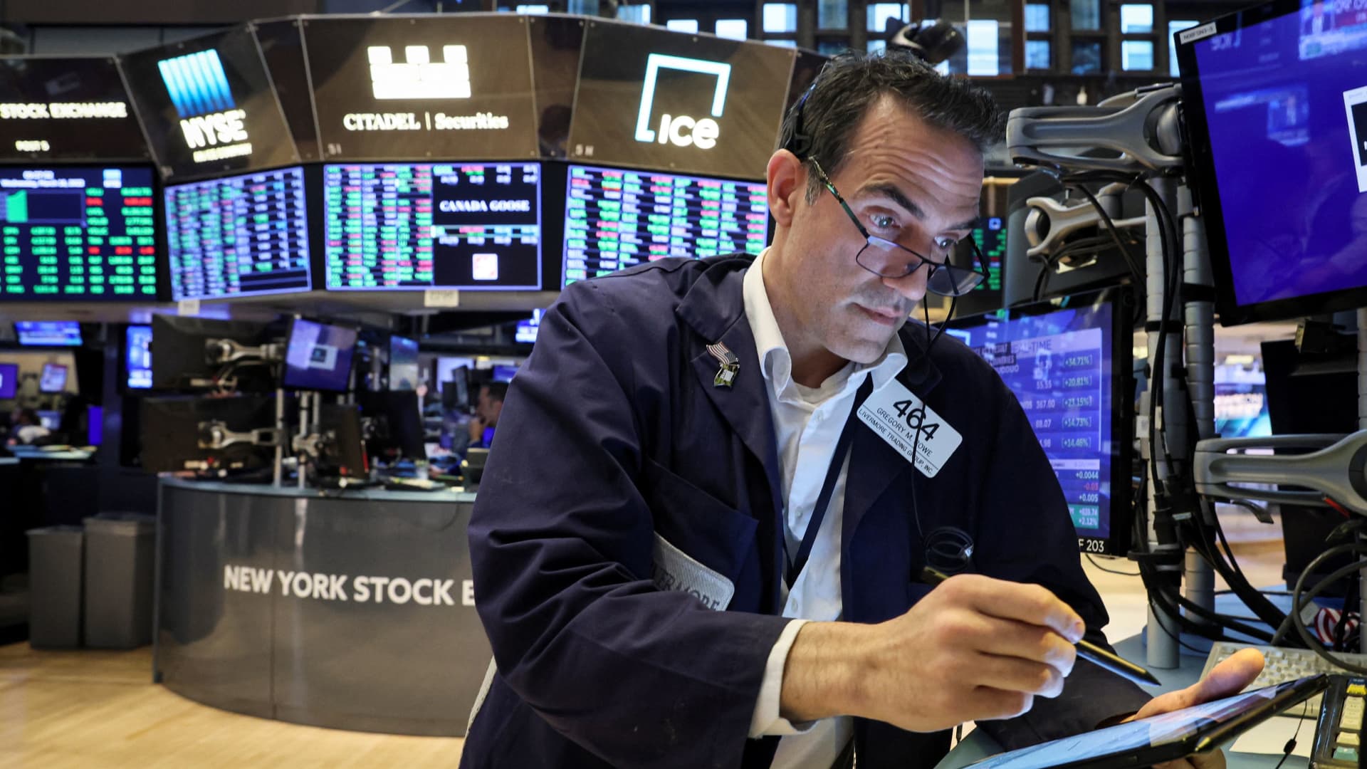 Parece que Wall Street está terminando una semana volátil al alza