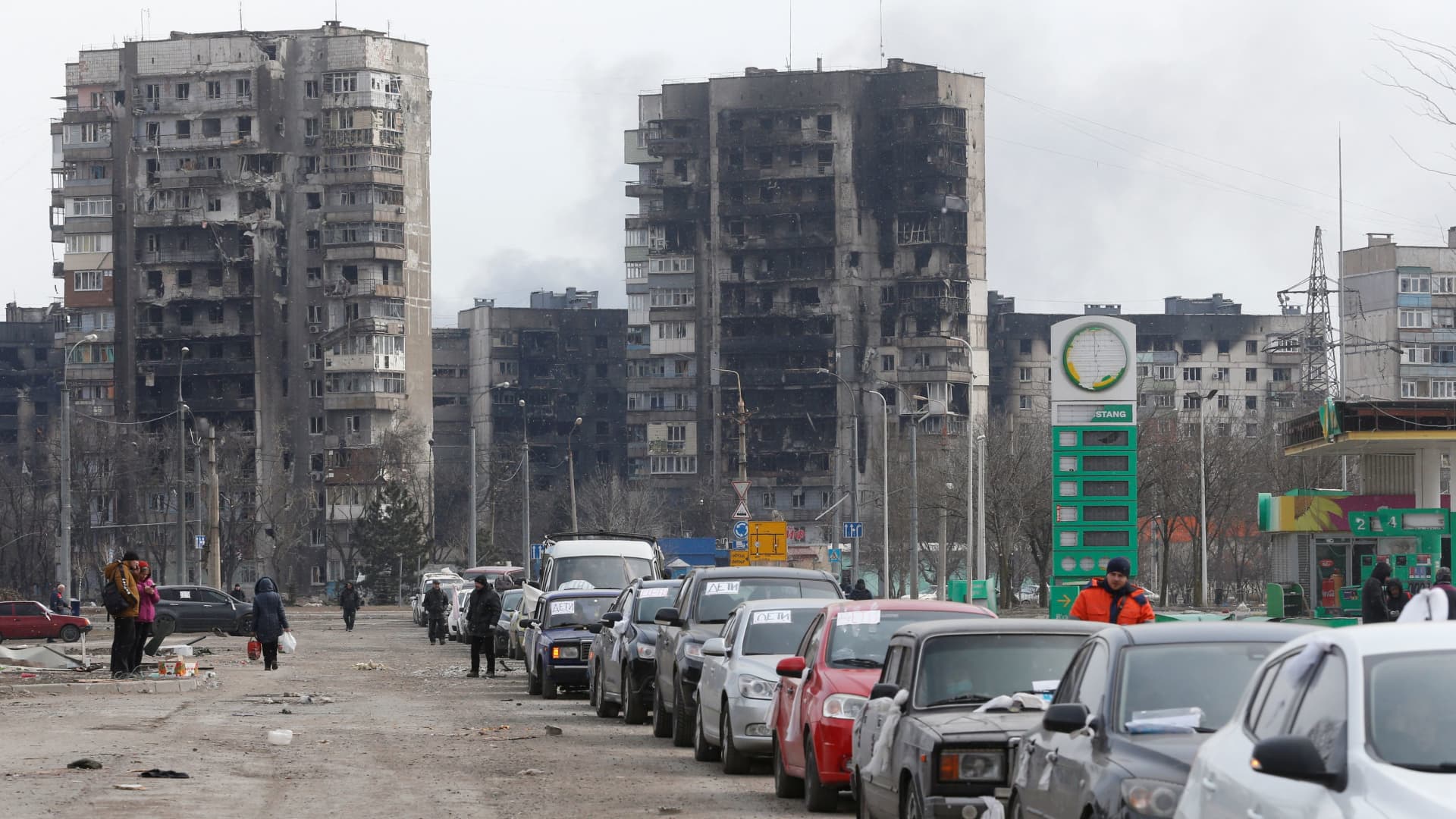 A view shows a line of cars near blocks of flats destroyed during Ukraine-Russia conflict, as evacuees leave the besieged port city of Mariupol, Ukraine March 17, 2022.