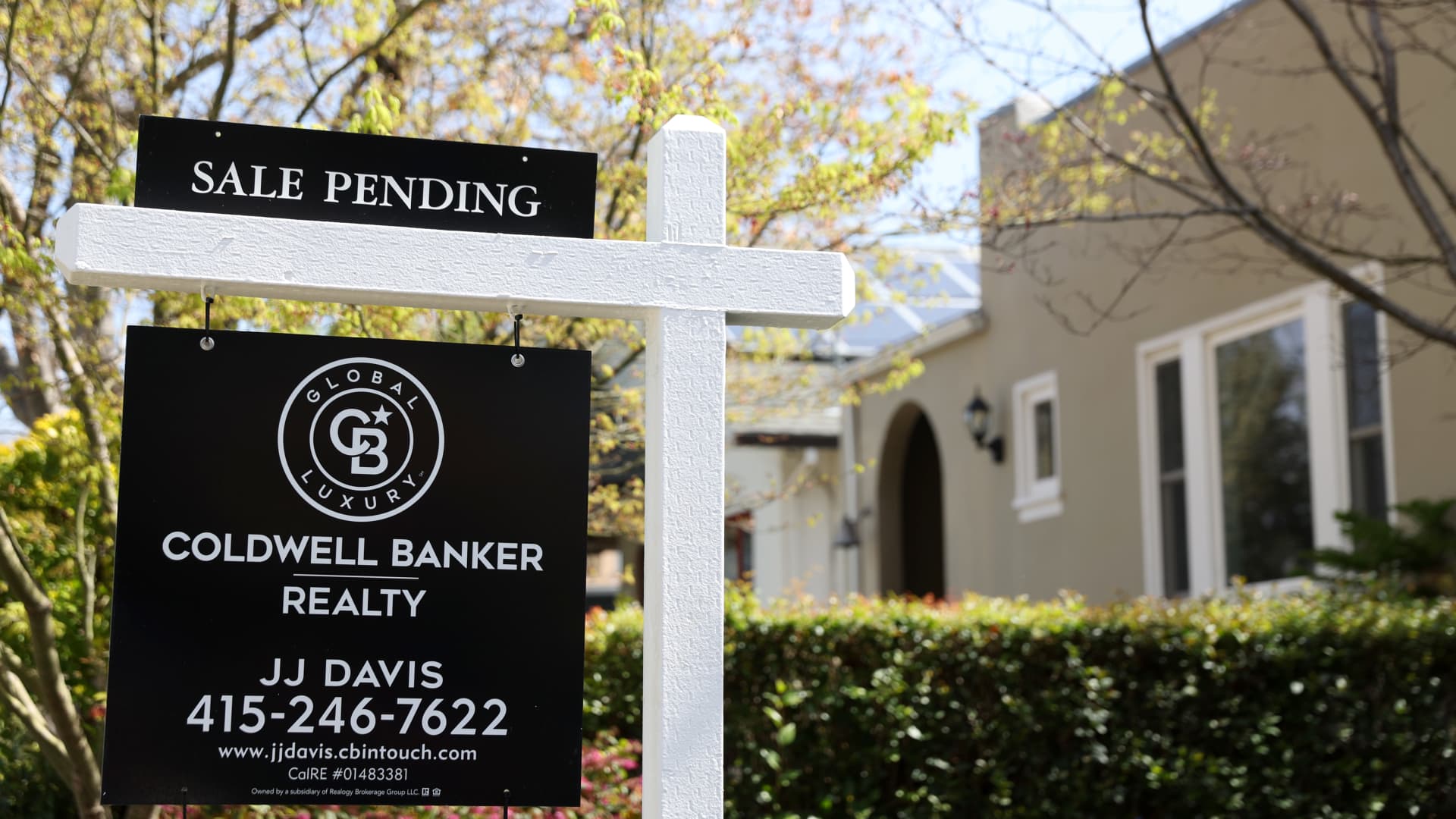 Existing home sales fell in April to the lowest level since the start of the pan..