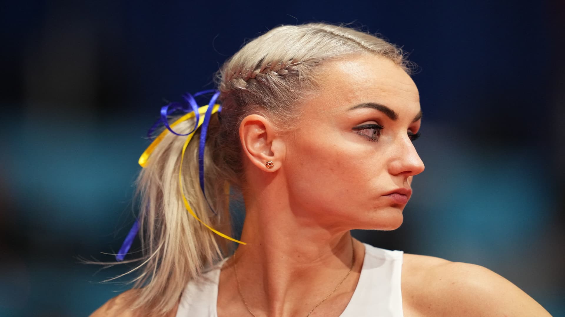 Poland´s Justyna Swiety-Ersetic before the women's 400m heat 1 wearing the Ukrainian colors in the ribbon of her hair in support of Ukraine amid Russia's invasion in Ukraine 