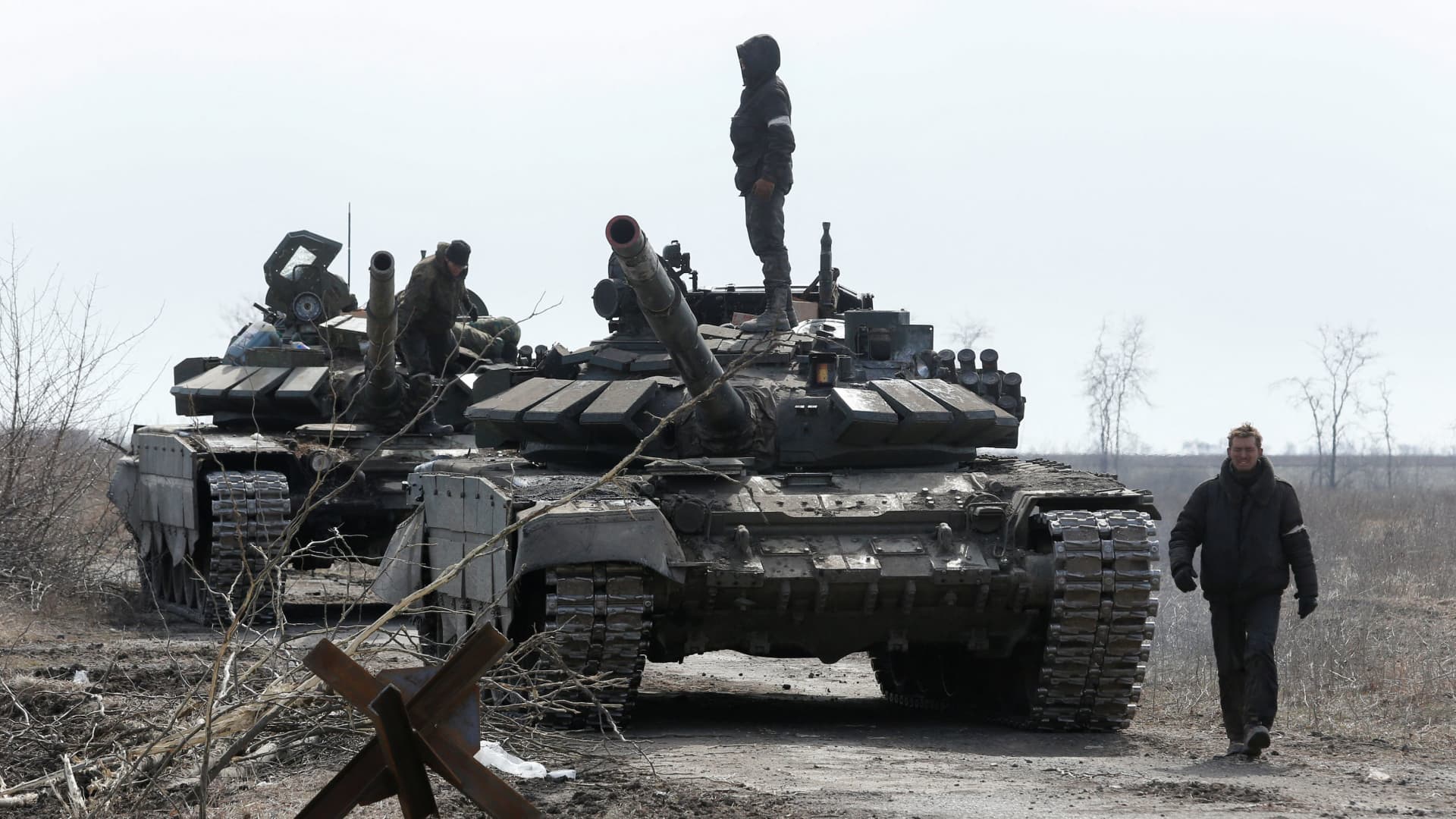 Service members of pro-Russian troops are seen atop of tanks during Ukraine-Russia conflict on the outskirts of the besieged southern port city of Mariupol, Ukraine March 20, 2022. 