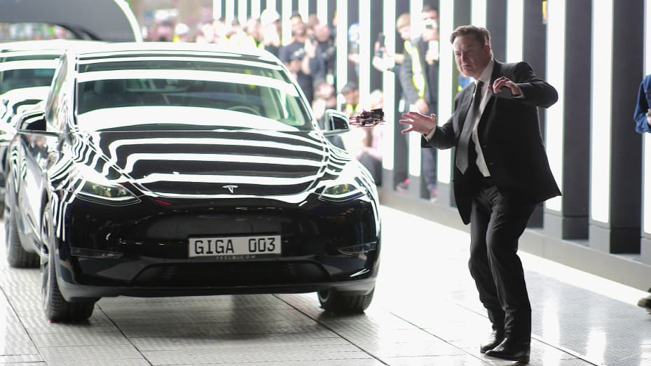 Gigafactory Berlin: Tesla CEO Elon Musk dances and opens EV plant