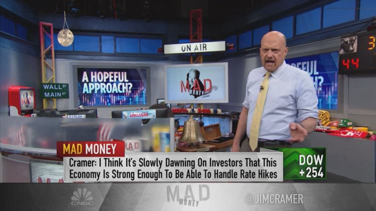 Jim Cramer tells investors to 'bow down to the Fed' and beware of false market optimism