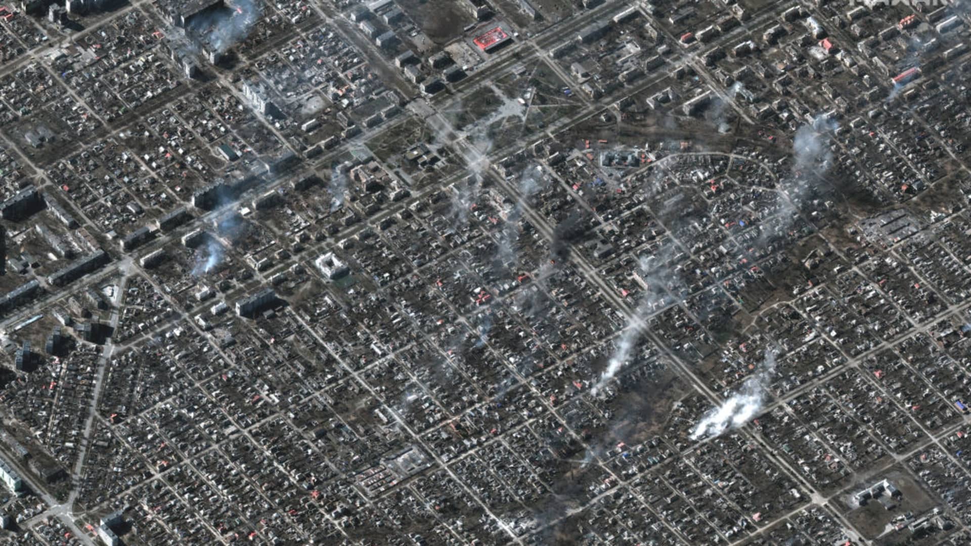 Maxar satellite imagery of the overview of fires burning in residential area, Livoberezhnyi District, Mariupol, Ukraine.