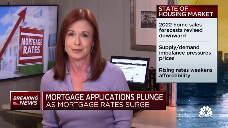 Mortgage applications plunge as interest rates surge