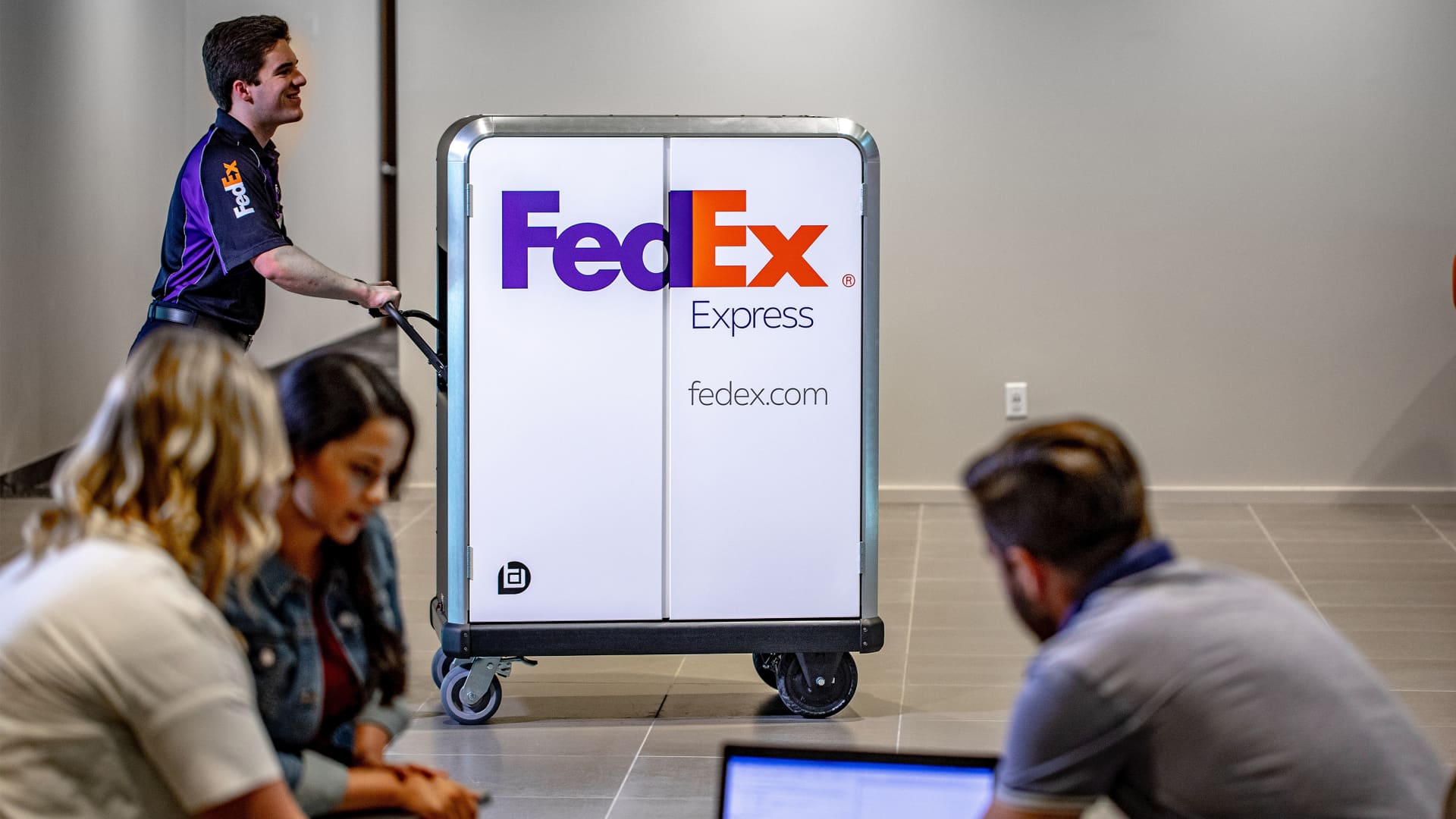 FedEx EP1 cart by Brightdrop