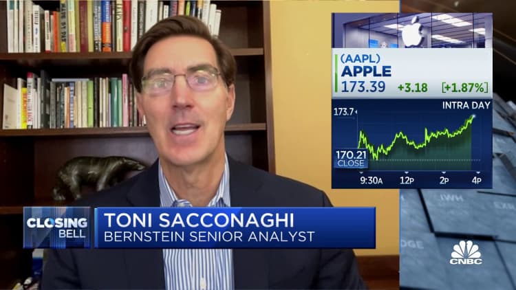 Apple's new hardware subscription model may be a game changer, says Bernstein's Sacconaghi