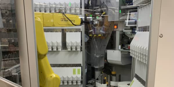 Walgreens turns to robots to fill prescriptions, as pharmacists take on more responsibilities