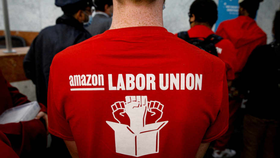 Amazon workers arrive with paperwork to unionize at the NLRB office in Brooklyn, New York, U.S., October 25, 2021.