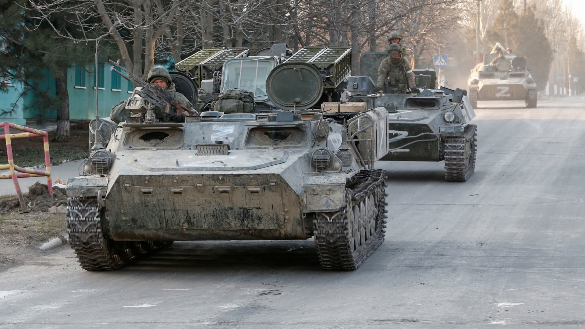 Service members of pro-Russian troops are seen atop of armoured vehicles in the course of Ukraine-Russia conflict in Dokuchaievsk in the Donetsk region, Ukraine March 25, 2022.