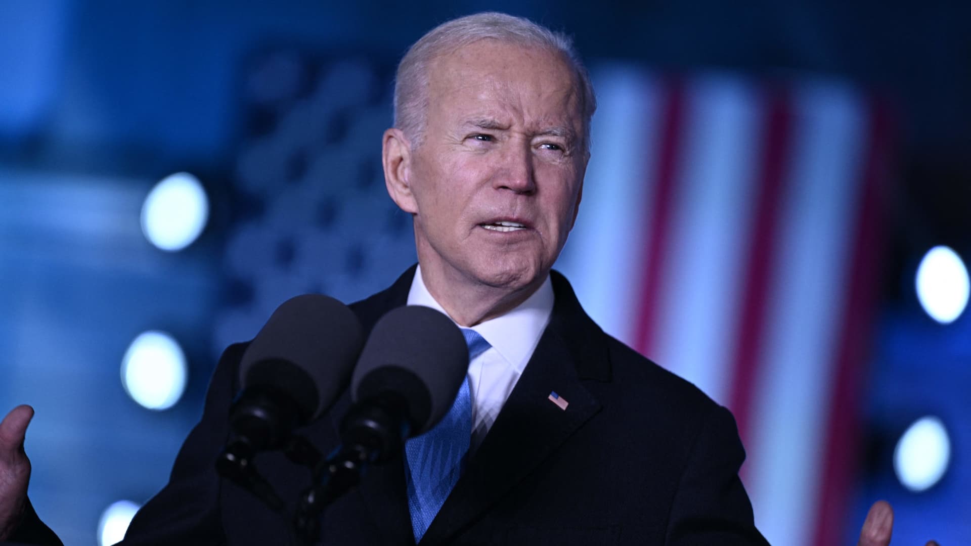 Biden’s job approval rating hits lowest point of his presidency as most Americans think the U.S. headed in the wrong direction