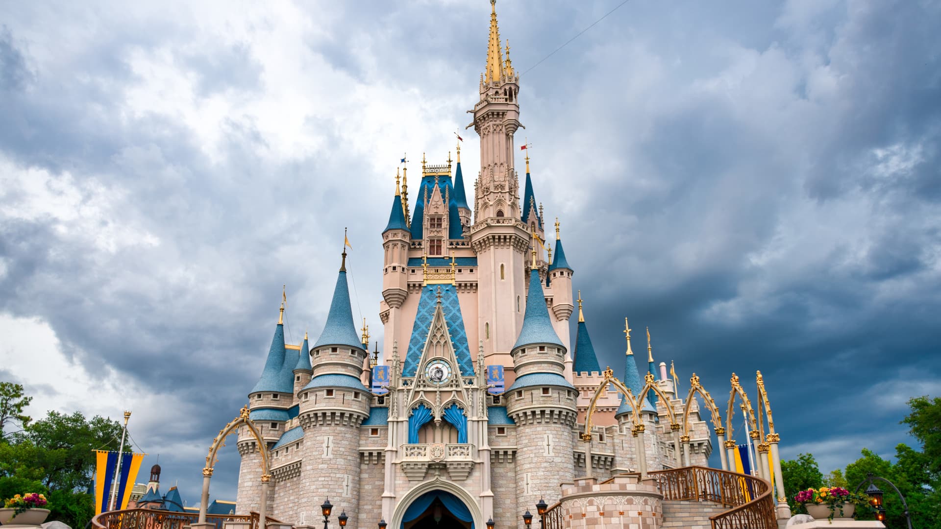 Florida Republicans vote to dissolve Disney’s special district, eliminating priv..