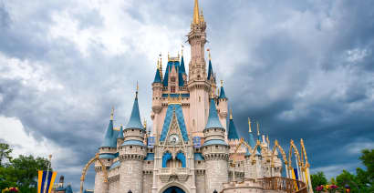Walt Disney World, Universal Studios Orlando to close as Hurricane Ian approaches