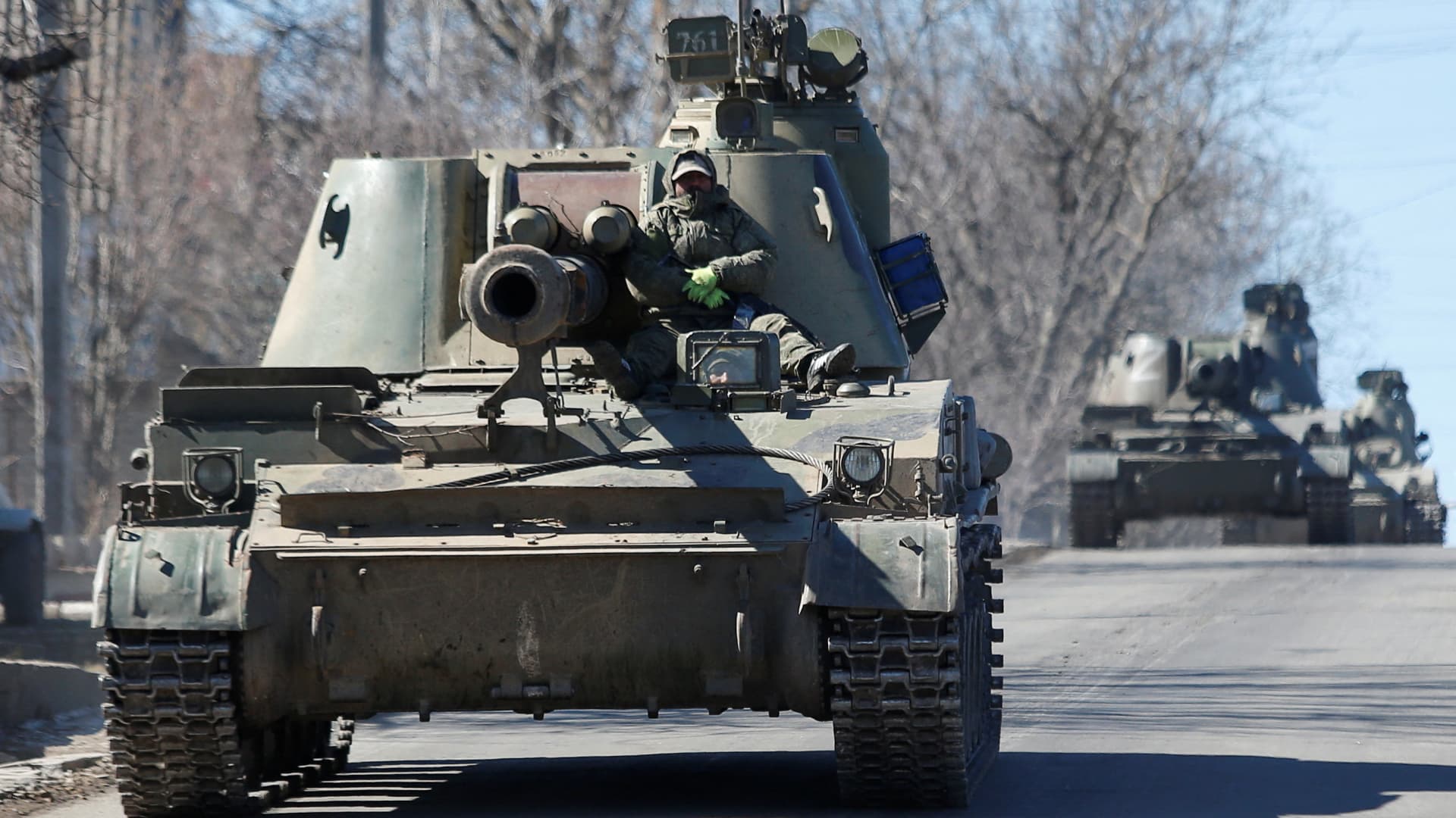 De Britse inlichtingenchef zegt dat Russische soldaten in Oekraïne hun eigen inspanningen saboteren