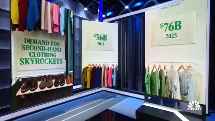 Young entrepreneurs turn old clothes into big bucks