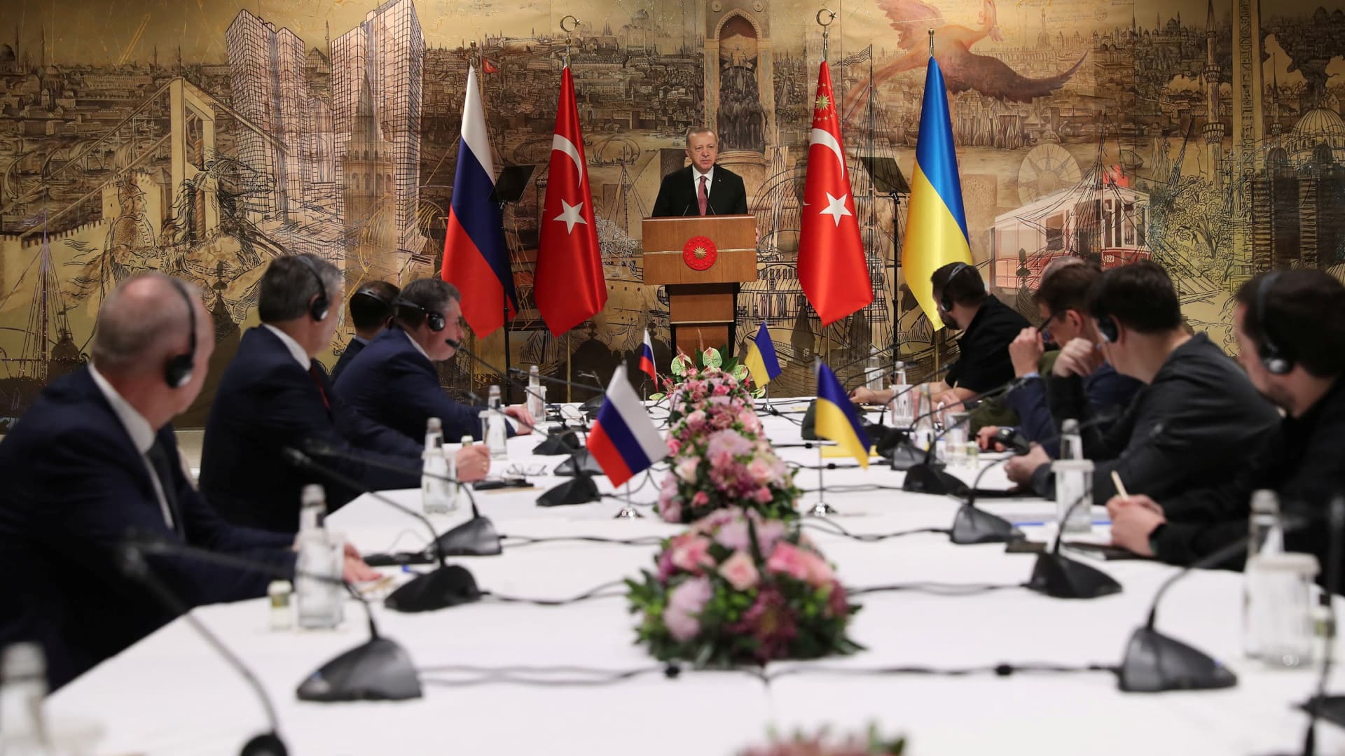 Turkish President Tayyip Erdogan addresses Russian and Ukrainian negotiators before their face-to-face talks in Istanbul, Turkey March 29, 2022. 