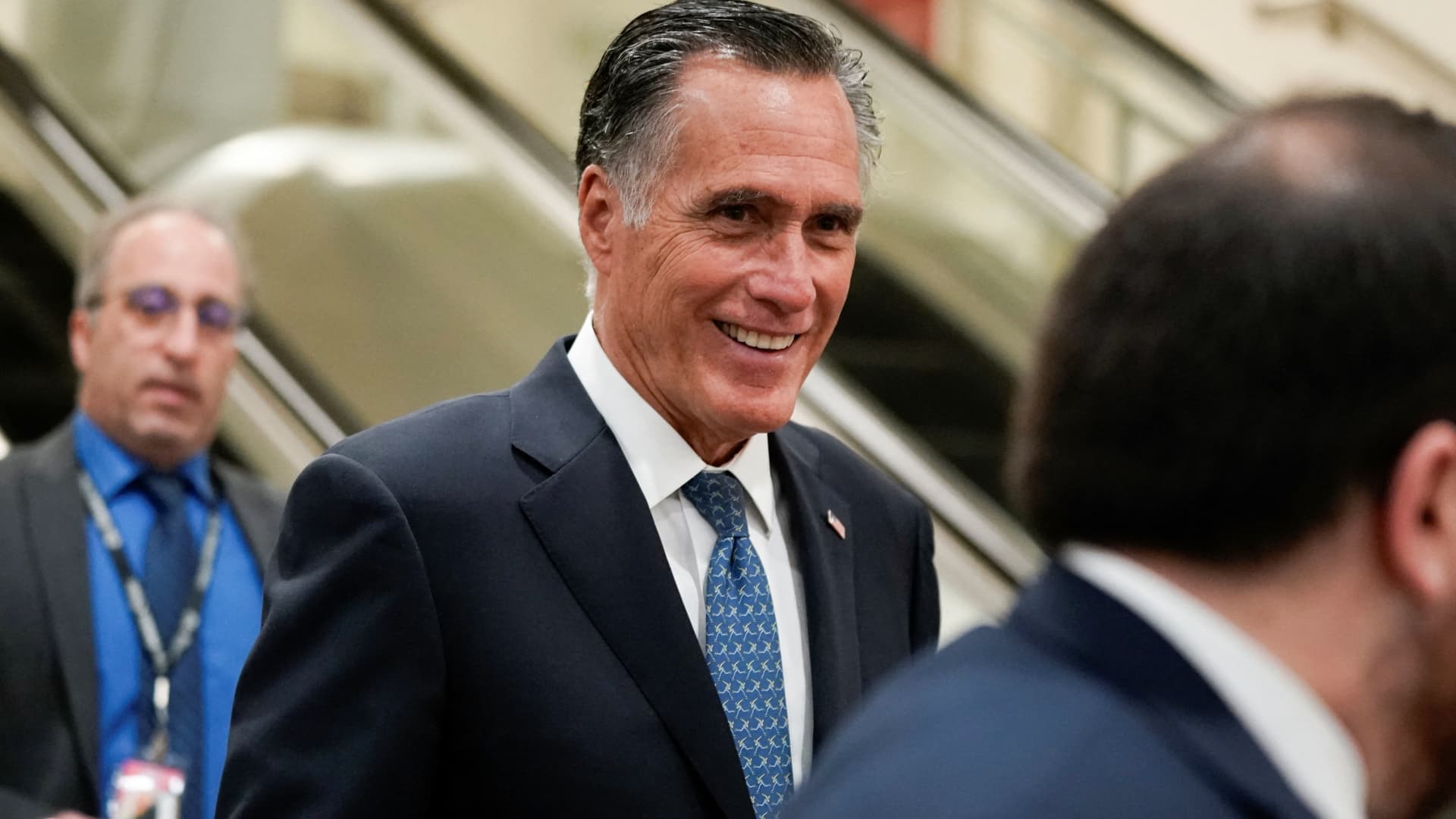Senators reach tentative deal on $10 billion in additional Covid funding, Romney says