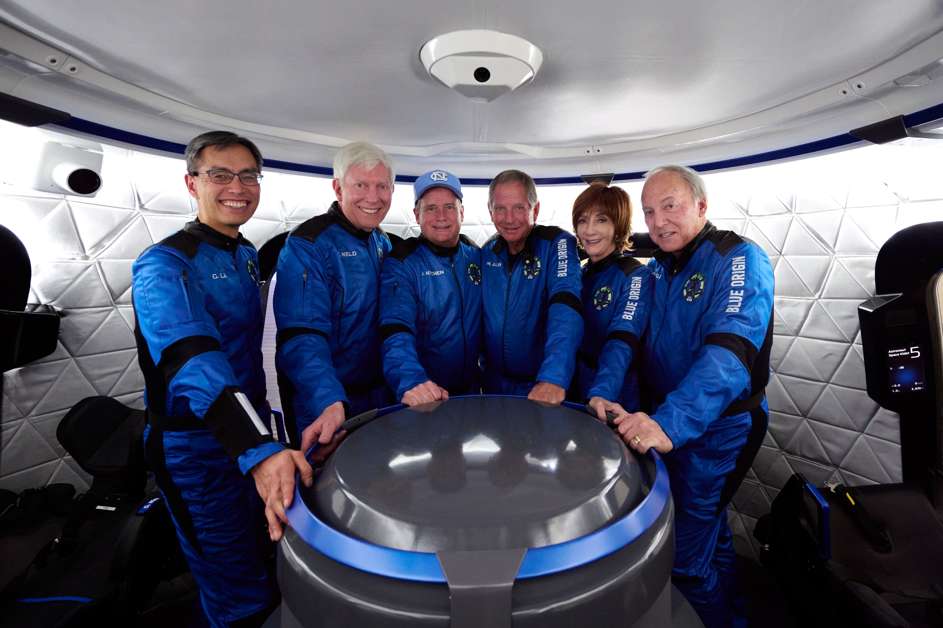 Watch Jeff Bezos' Blue Origin launch its first New Shepard space crew
