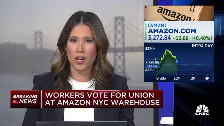 Workers vote for union at Amazon NYC warehouse