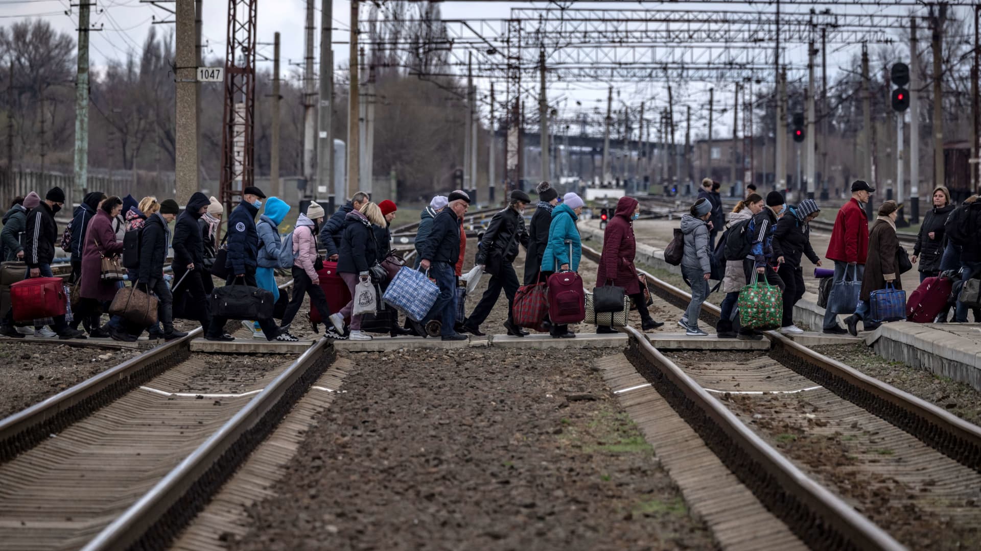 Families prepare to board a train at Kramatorsk central station on Monday to flee the eastern city in the Donbas region.