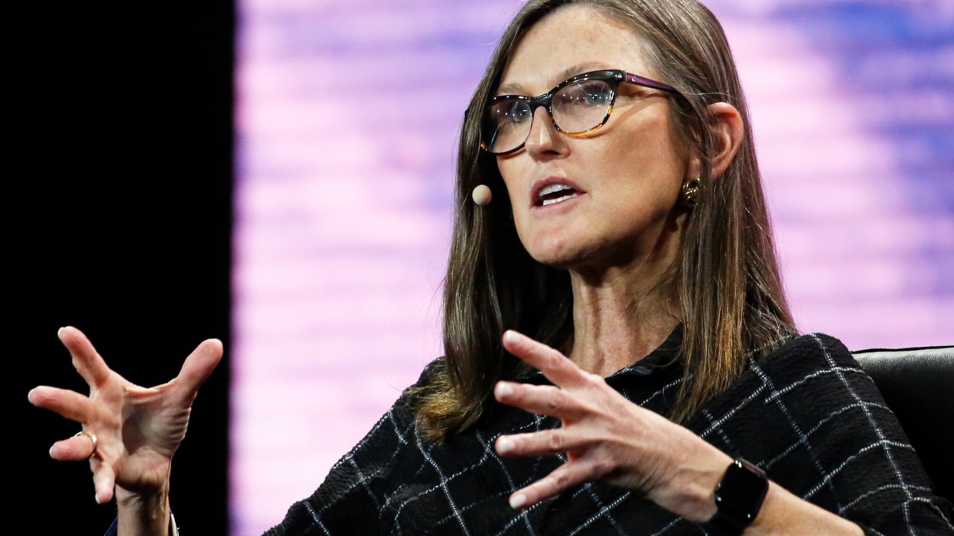 Cathie Wood compares Teladoc to Amazon, says market has it wrong after 40% plunge – CNBC