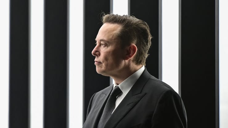 Elon Musk countersues Twitter over merger, but details aren’t yet public