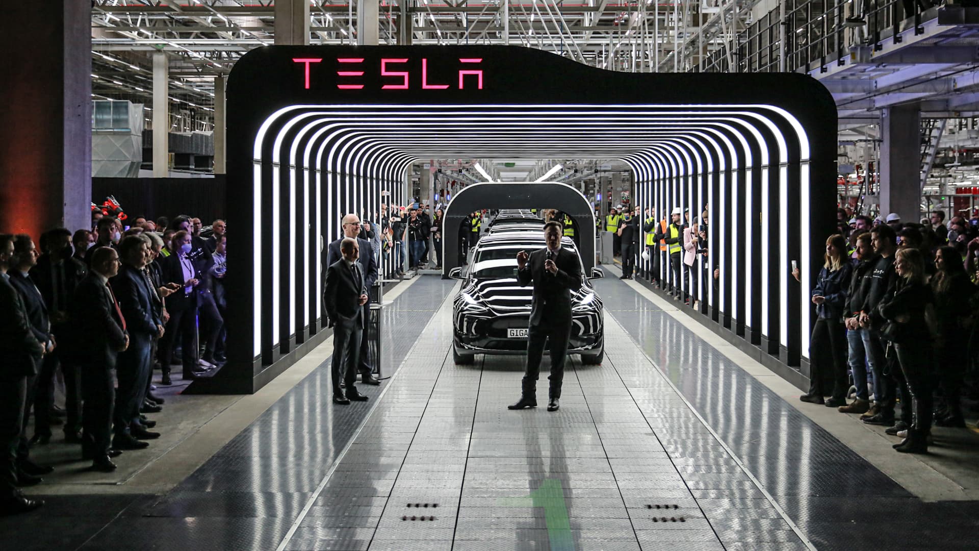 German road traffic agency says 59,000 Tesla vehicles have software glitch