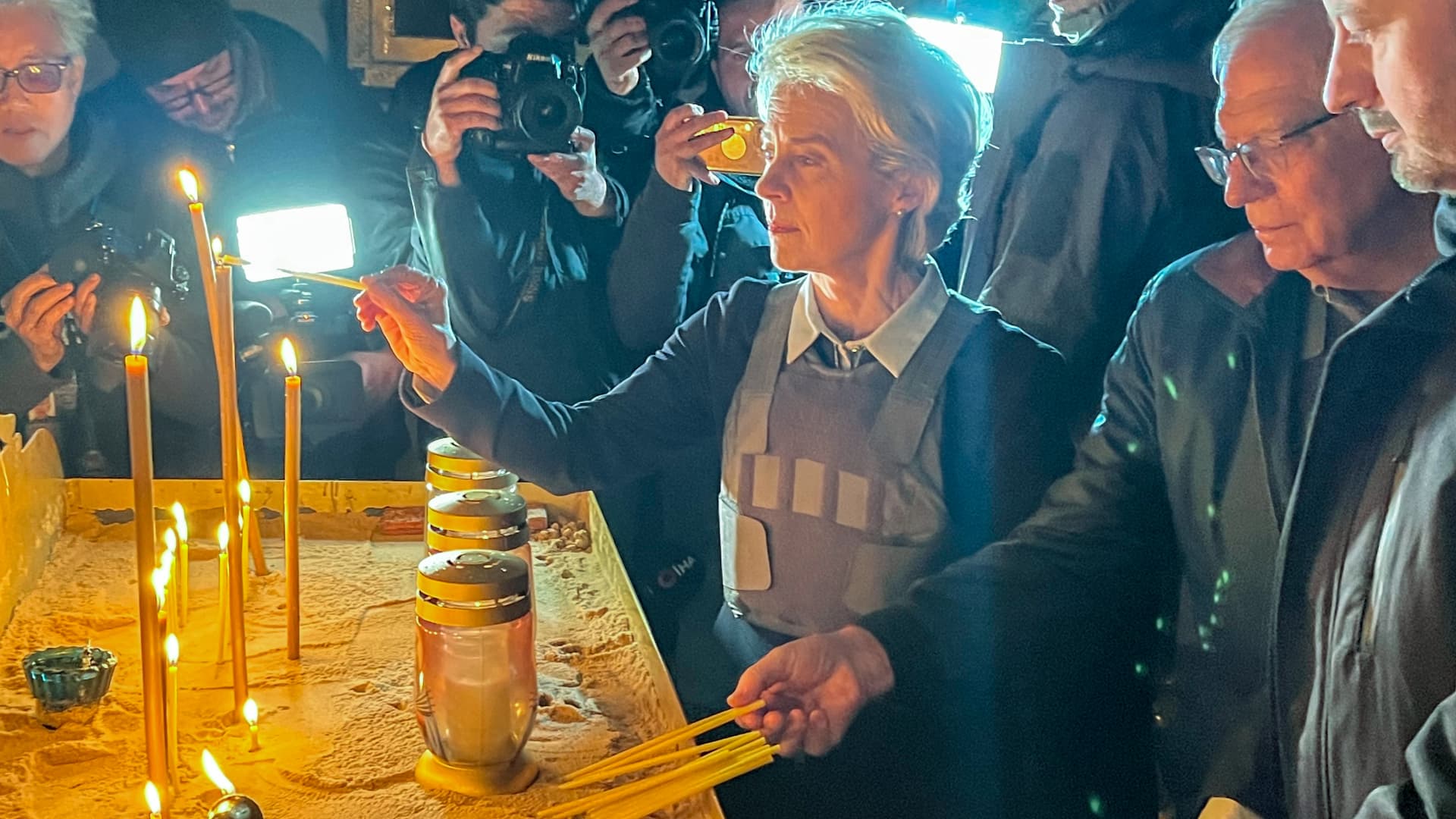 EU Commission President Ursula von der Leyen and EU High Representative for Foreign Affairs Josep Borrell (2nd from right) light candles for the victims of the massacre in a church next to a mass grave in Bucha on April 8th, 2022.