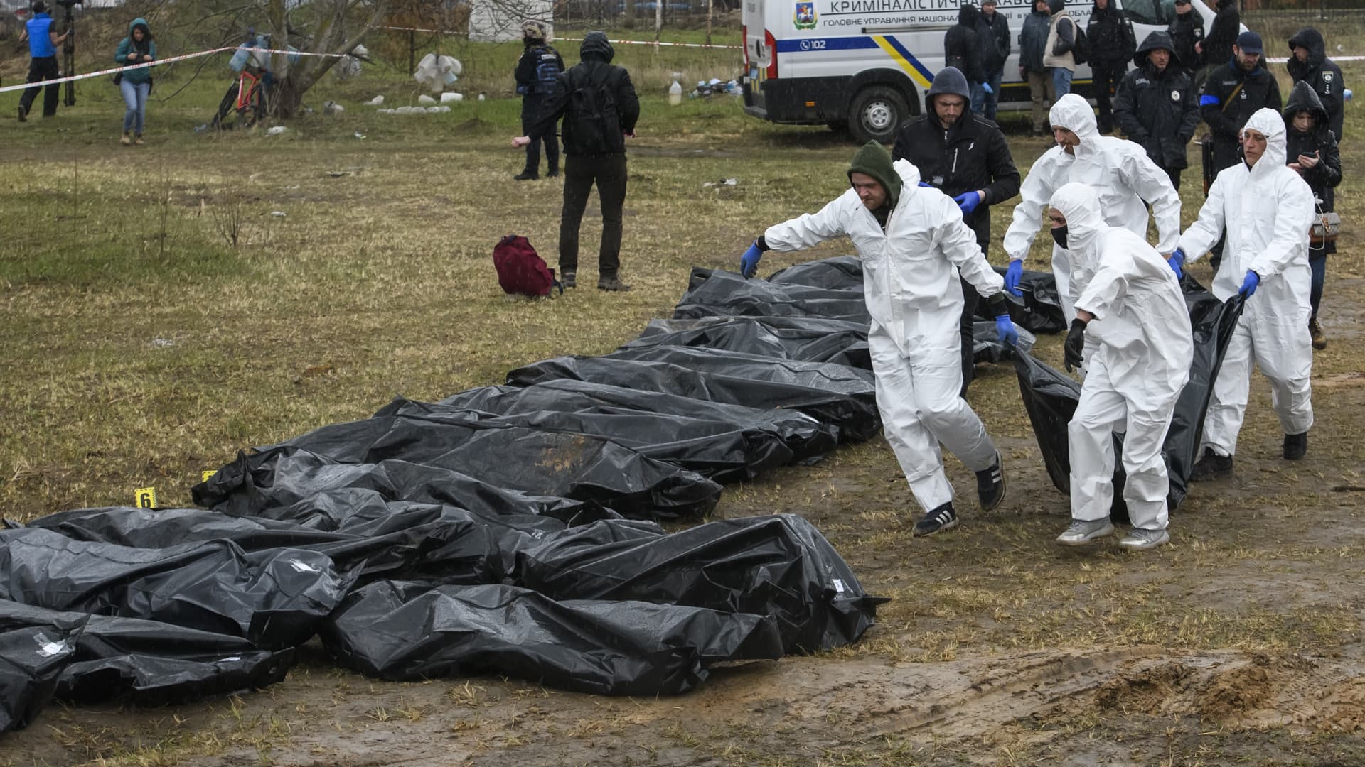 (EDITOR'S NOTE: Image depict deaths) Criminalists get from the mass grave the bodies of civilians killed by the Russian army in Bucha, outside of Kyiv, Ukraine April 8, 2022.