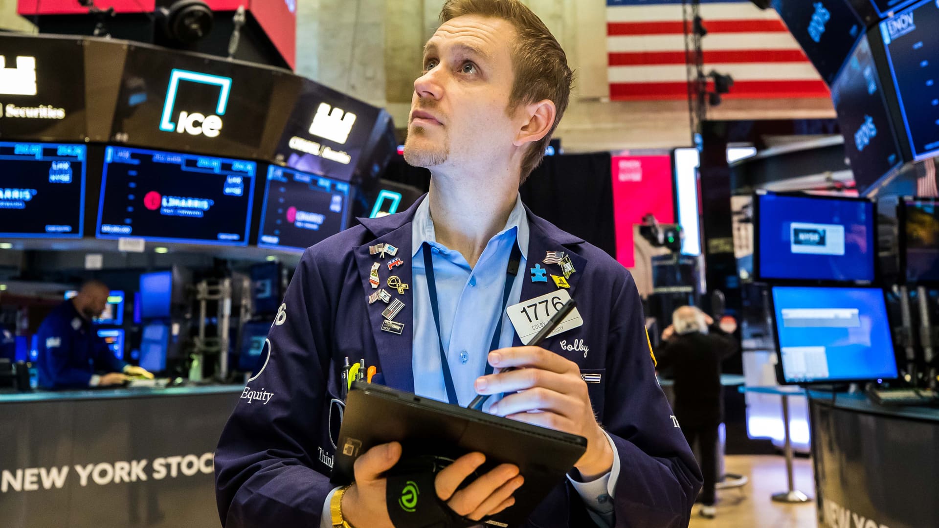 Stock futures inch higher as Wall Street looks to rebound from a losing week