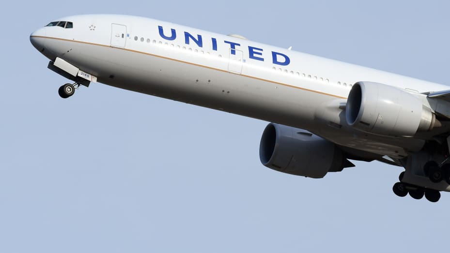 Boeing 777ER United Airlines. Aircraft to Fiumicino Leonardo da Vinci Airport.