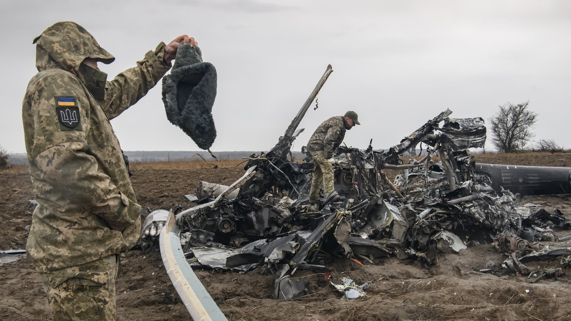 Ukrainian servicemen inspected the fragments of a Russian military helicopter Mi-8 near Makariv, Kyiv area, Ukraine, Saturday, April 9, 2022