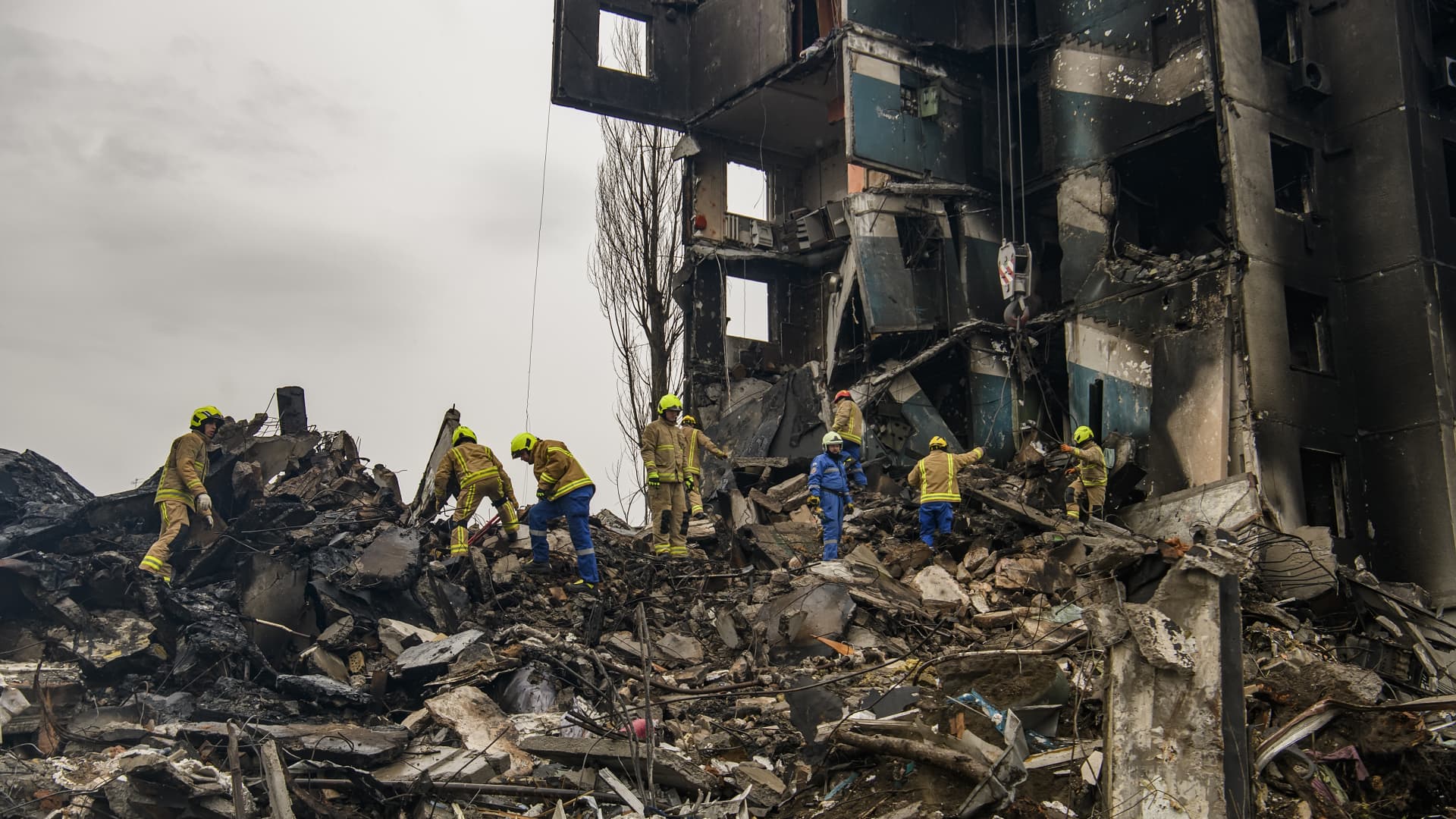 Ukrainian Rescuers worked to clear the rubble after the collapse of buildings destroyed by russian army in Borodyanka city near Kyiv, Ukraine, 09 April 2022.