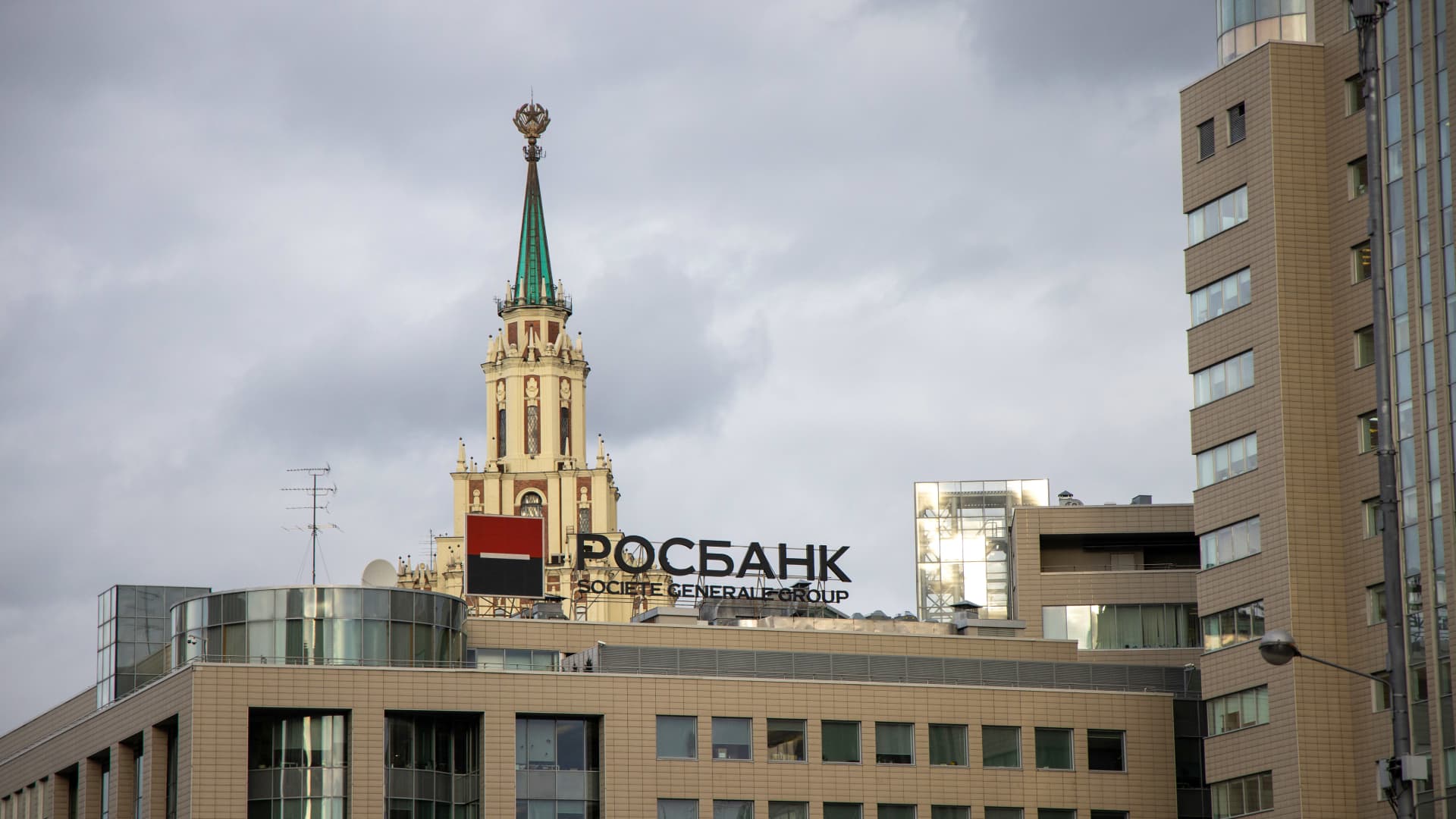French bank Societe Generale has announced plans to quit Russia.