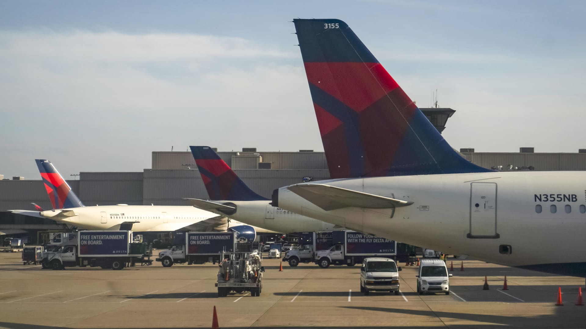 As demand for summer travel surges, Delta trims schedule in effort to avoid disruptions