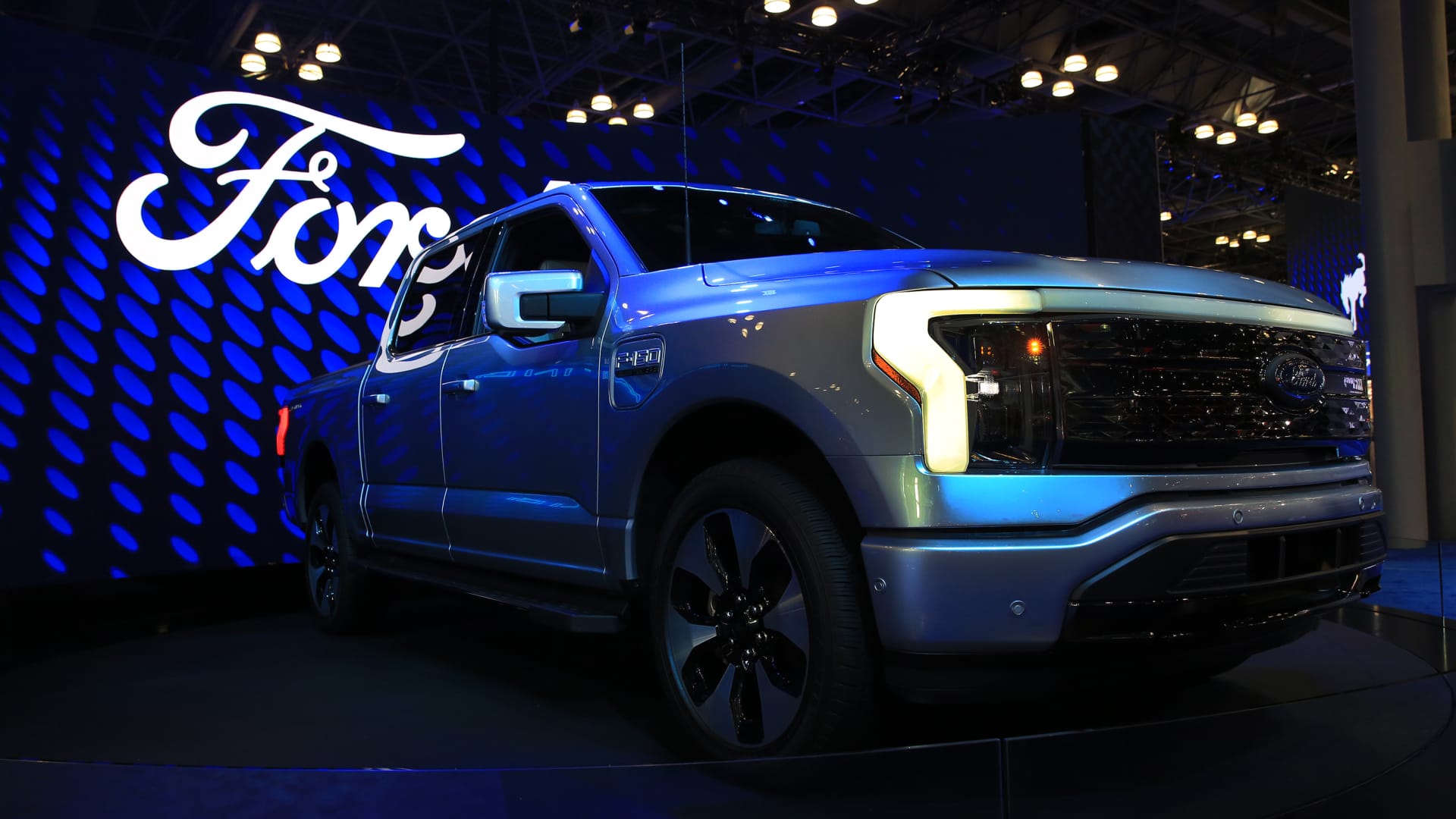 Ford beefs up F-150 Lightning production in a forceful bid to dominate the electric pickup market – CNBC